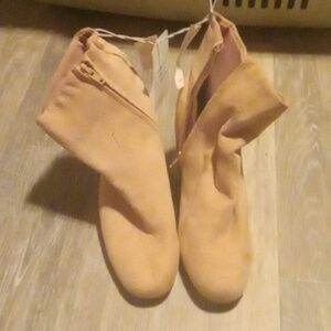 Old navy swaed zip up ankle boots with gold  sparkle heel NWT size 8